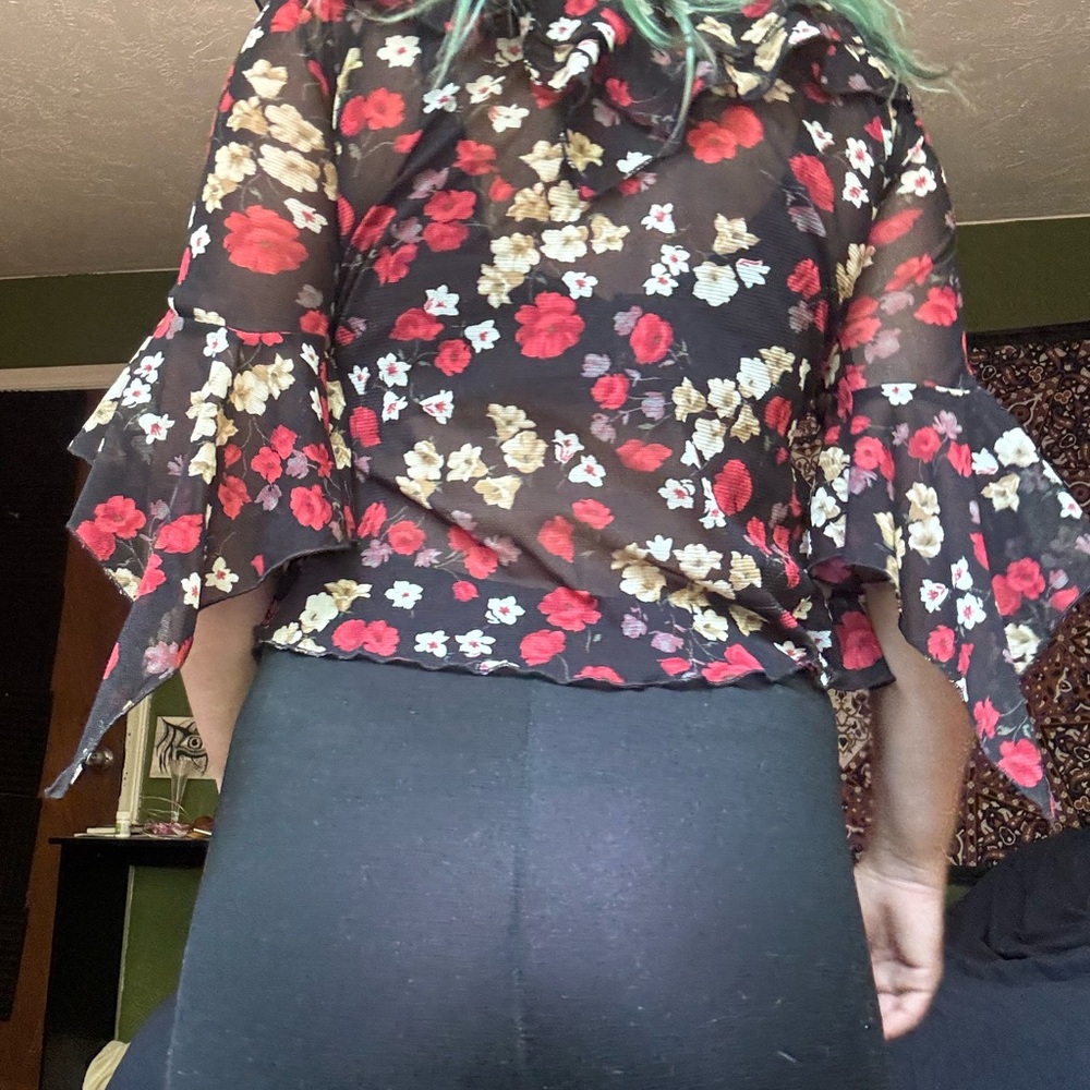 Floral Ruffle Black Top - Picture 4 of 7